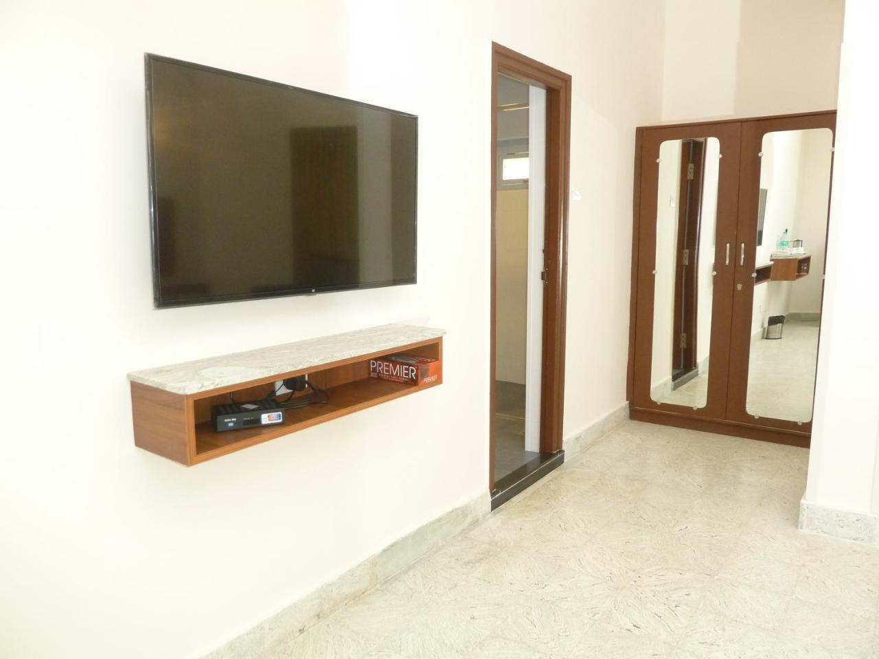 Sreeparthi Hotel Puttaparthi Εξωτερικό φωτογραφία